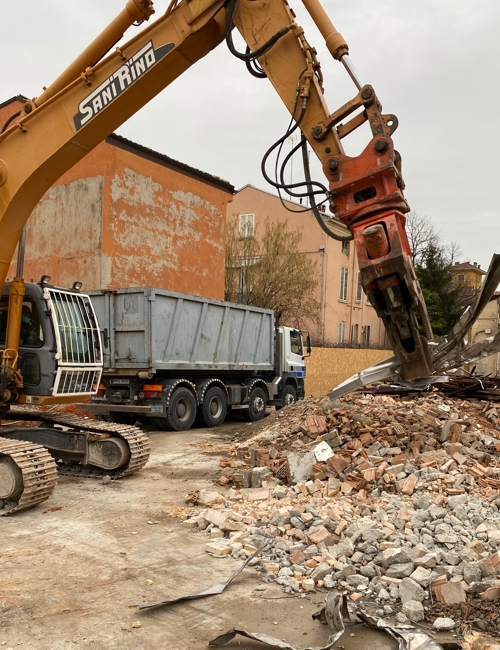 <b>Demolizioni edili demolizioni industriali demolizioni civili demolizioni speciali demolizioni cemento armato</b> | Sani Rino -Servizi di Edilizia a Parma - Reggio Emilia - Piacenza